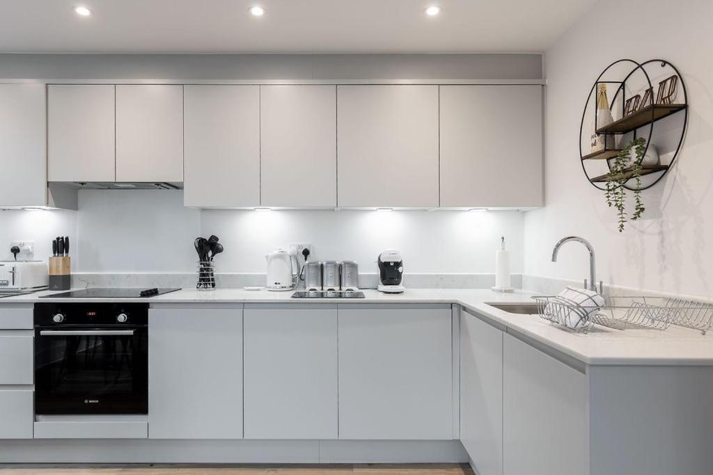 Stylish Town Centre Apartment, W Parking, Nr Beach Bournemouth Bagian luar foto