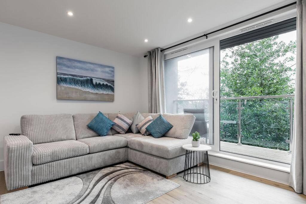 Stylish Town Centre Apartment, W Parking, Nr Beach Bournemouth Bagian luar foto
