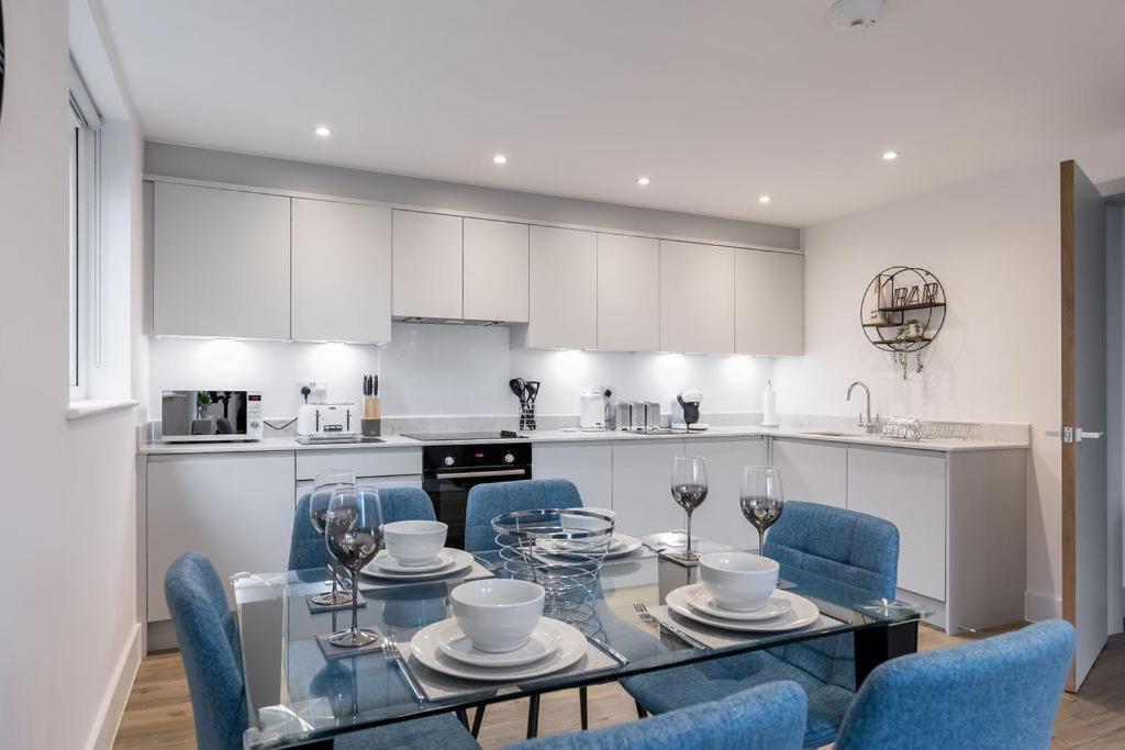 Stylish Town Centre Apartment, W Parking, Nr Beach Bournemouth Bagian luar foto